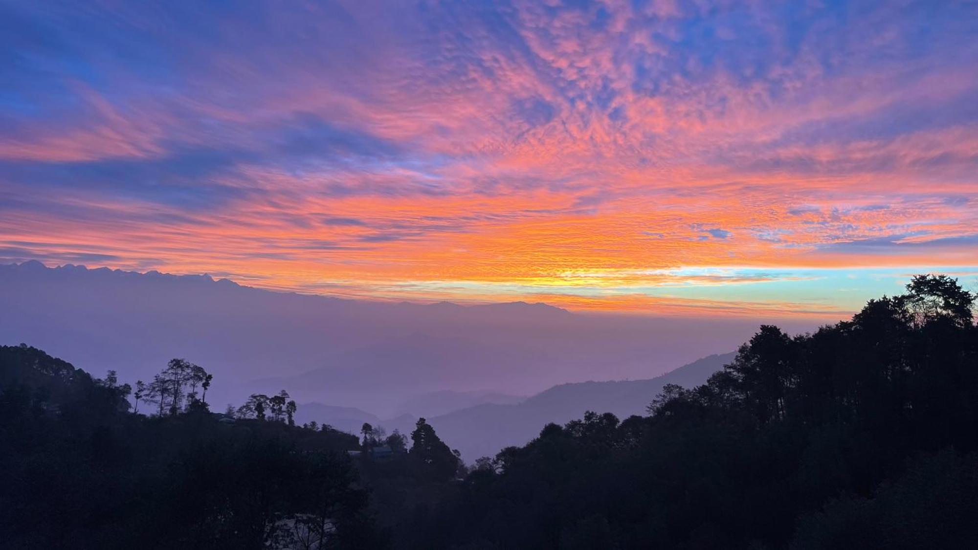 Hotel Everest Window View นาการ์ก็อต ภายนอก รูปภาพ